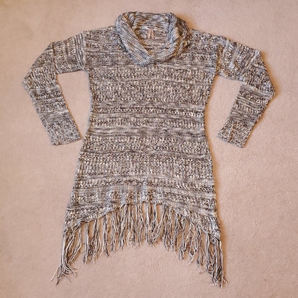 Vanity cowl neck sweater with fringe size Large - Picture 9 of 12